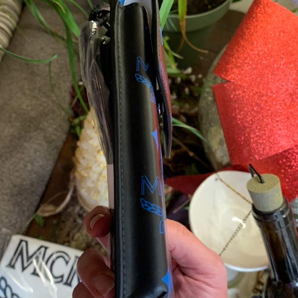 Authentic MCM Leather VISETOS logo print phone/card lanyard/Crosby - Picture 10 of 16